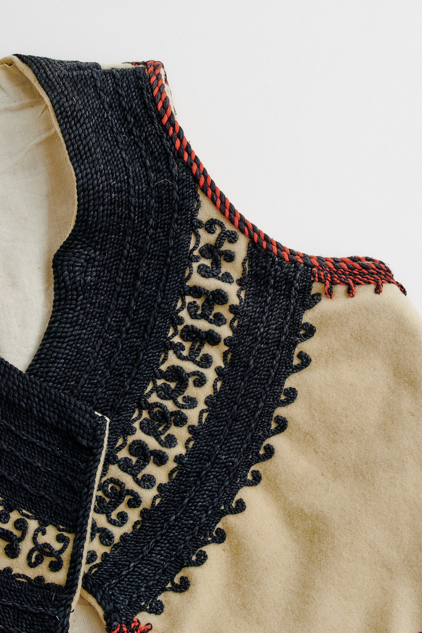 TRADITIONAL VINTAGE VEST - Image 6
