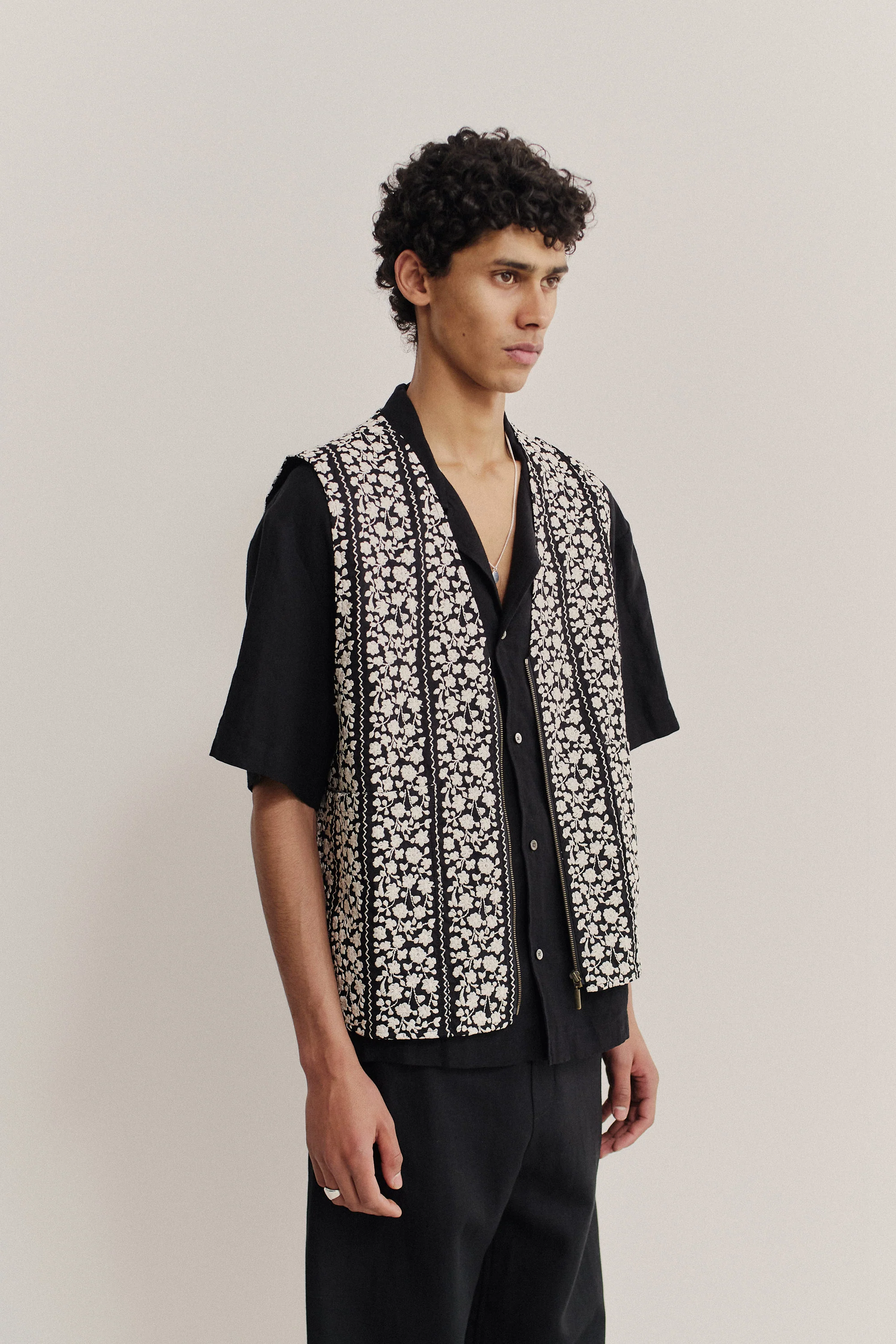 KALIRO ZIP VEST - Image 6