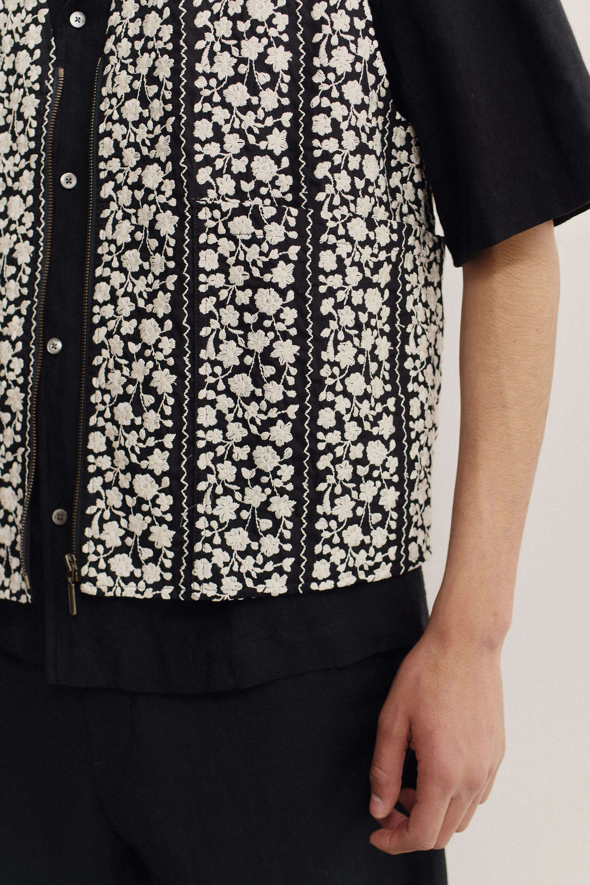 KALIRO ZIP VEST - Image 7