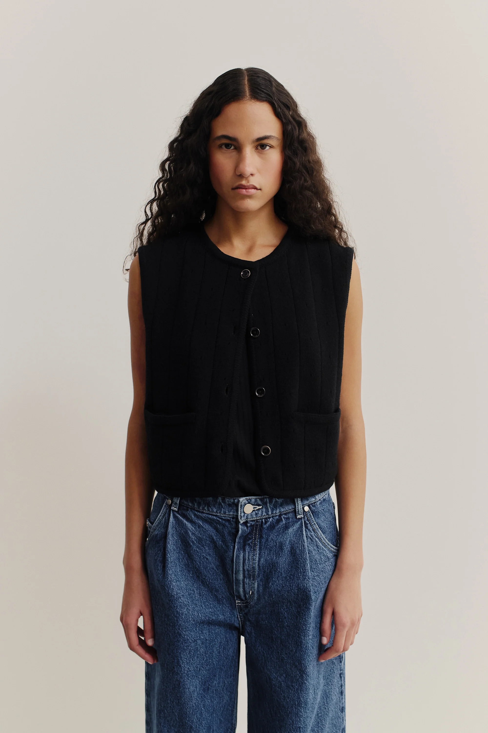 MERU KNIT VEST - Image 3