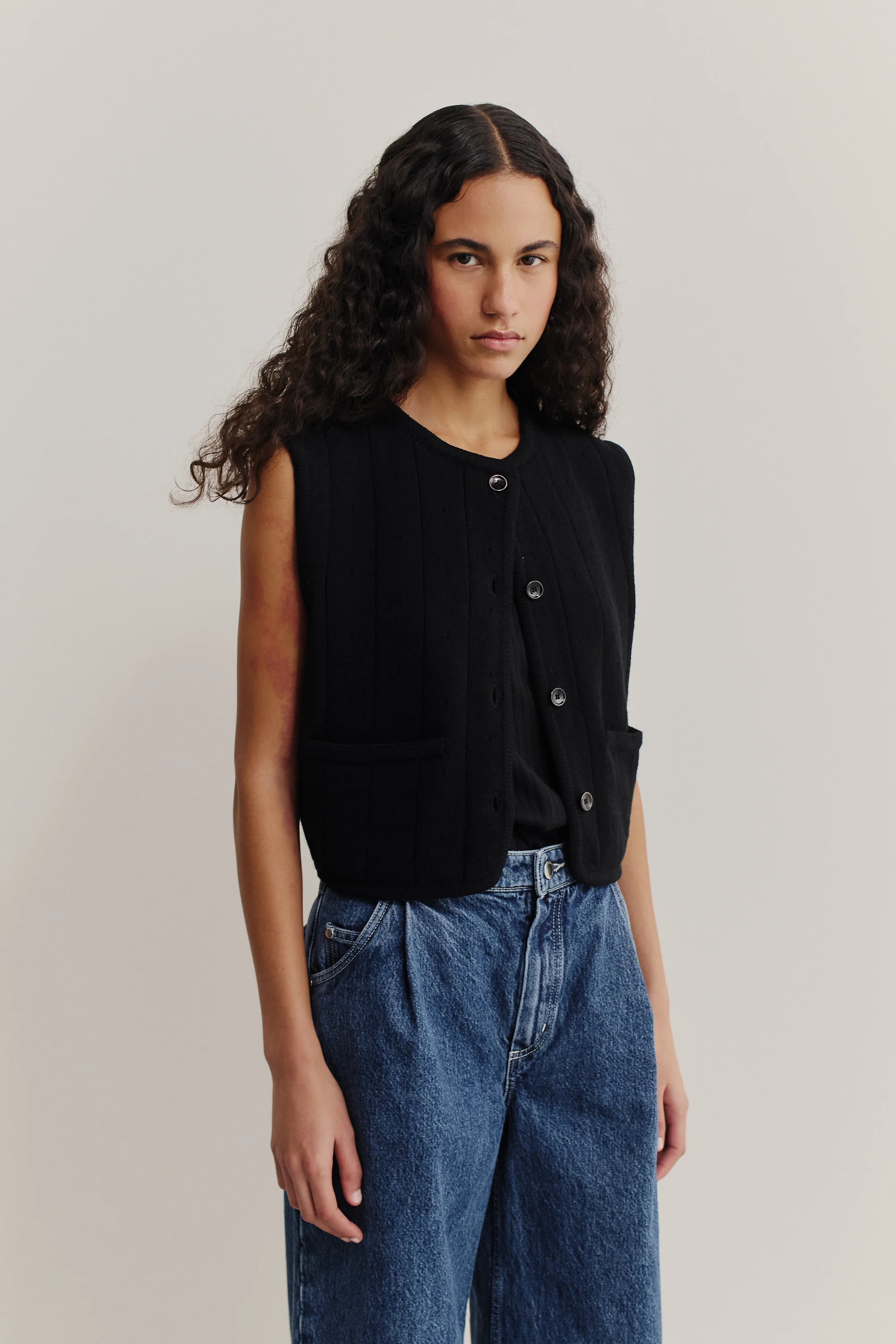 MERU KNIT VEST - Image 5