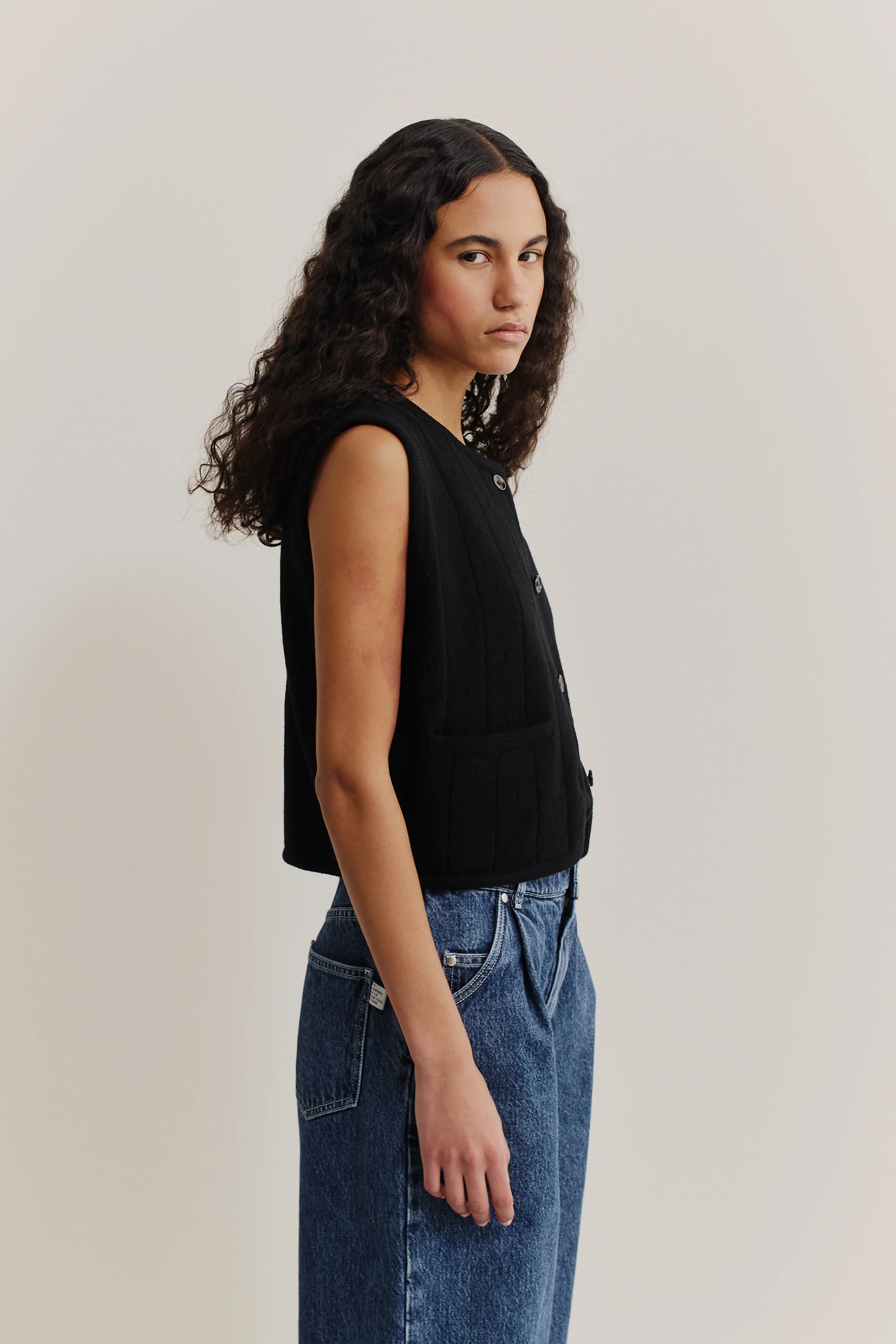 MERU KNIT VEST - Image 7