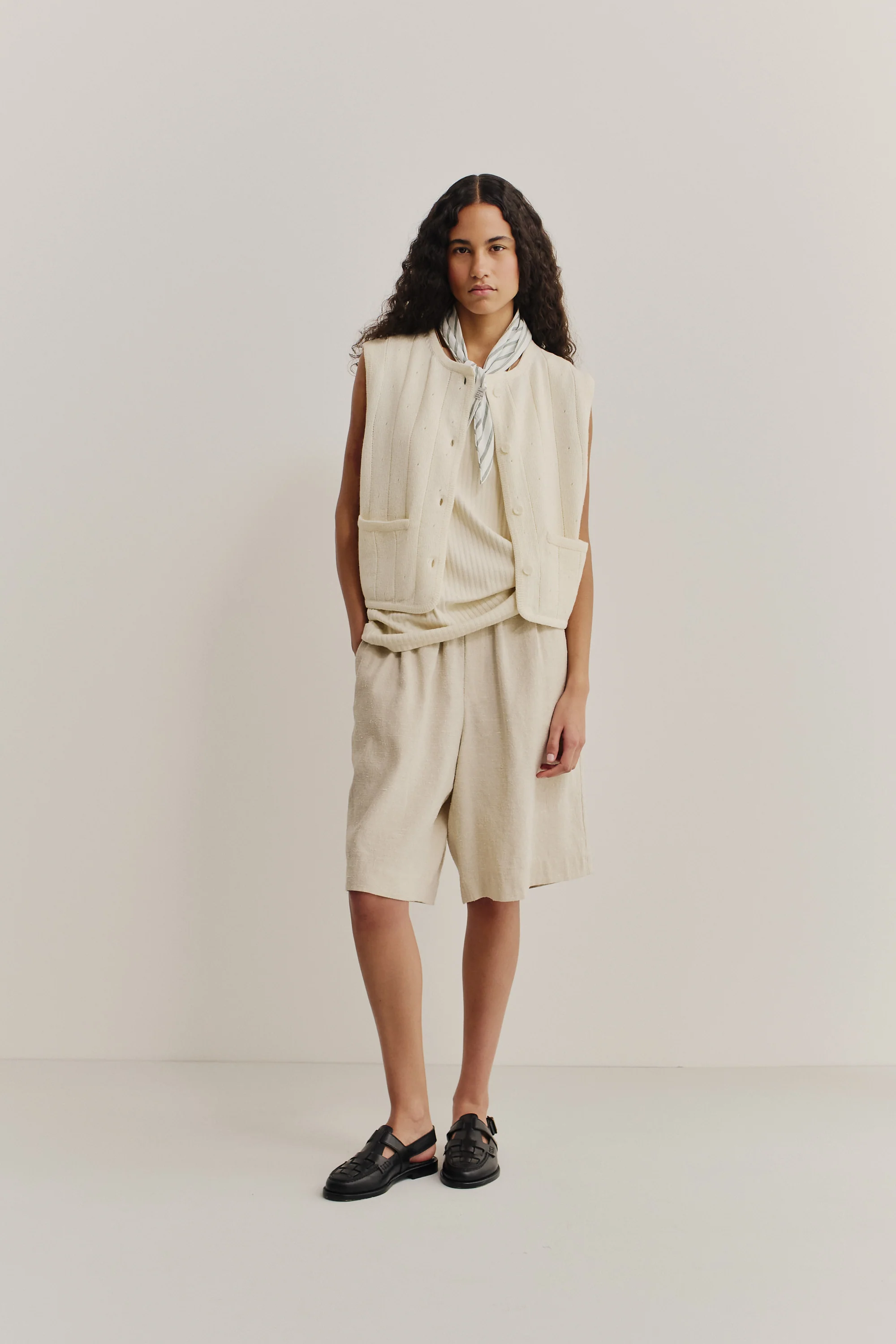 MERU KNIT VEST - Image 4