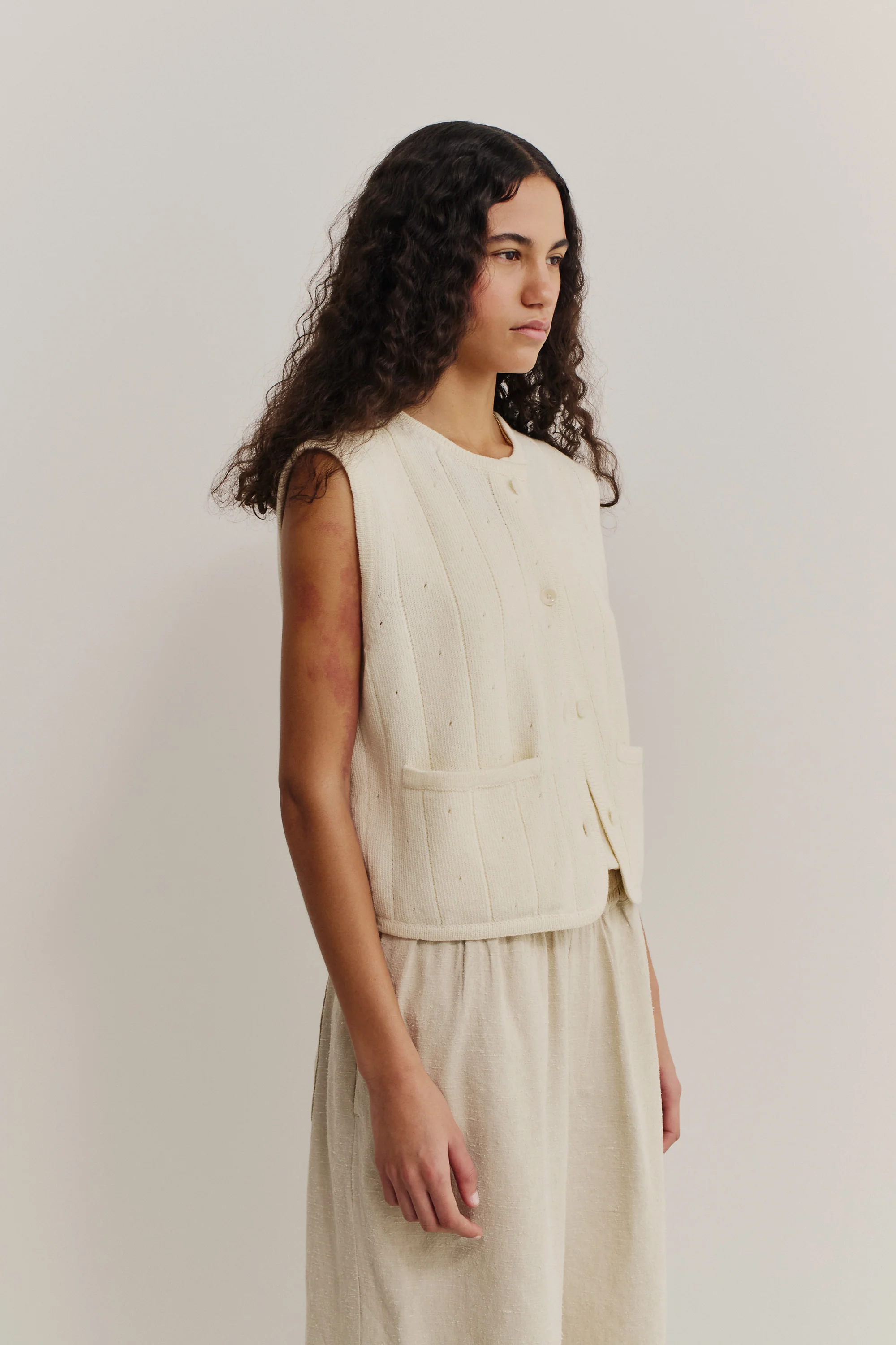 MERU KNIT VEST - Image 6