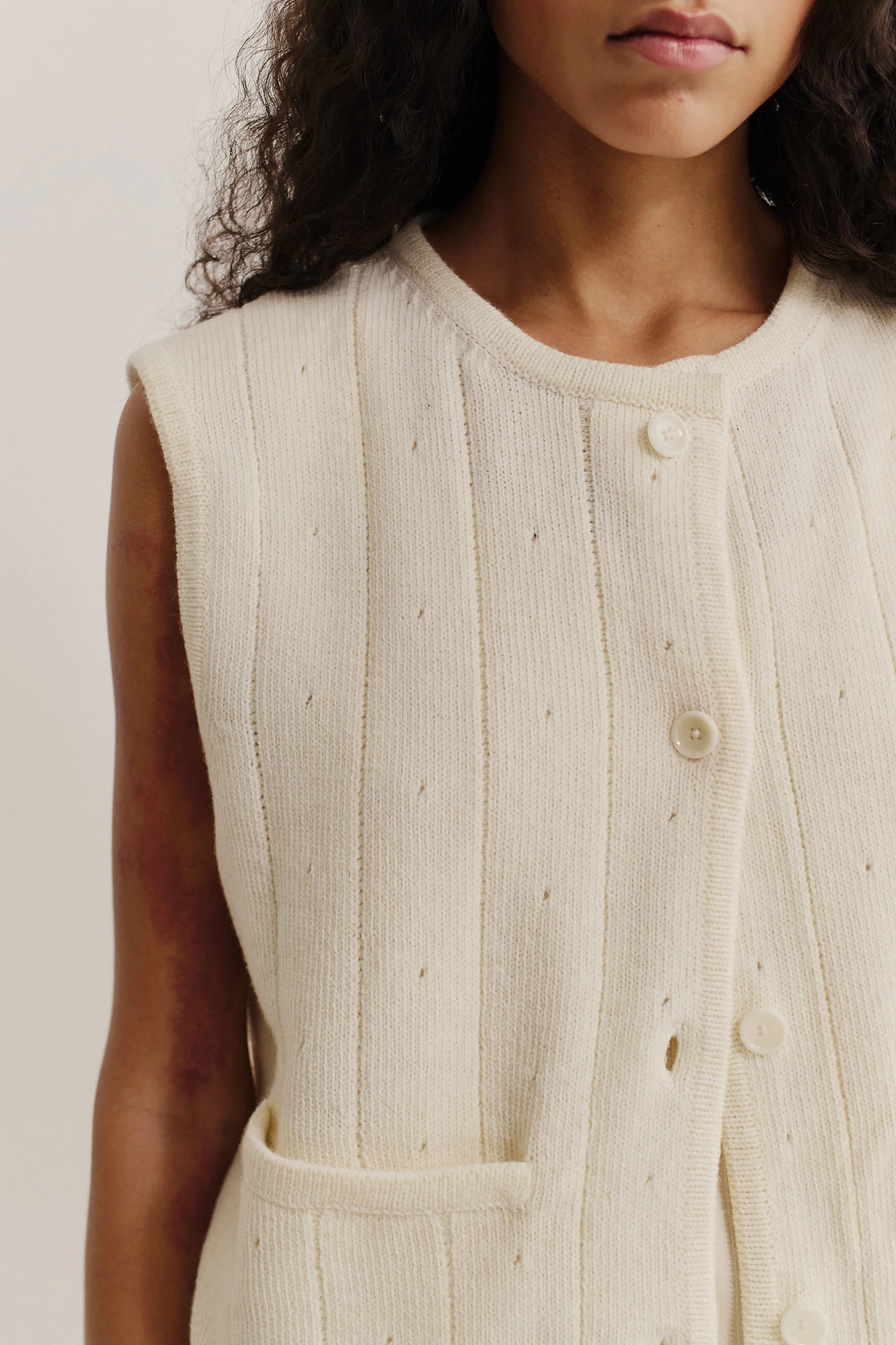 MERU KNIT VEST - Image 7