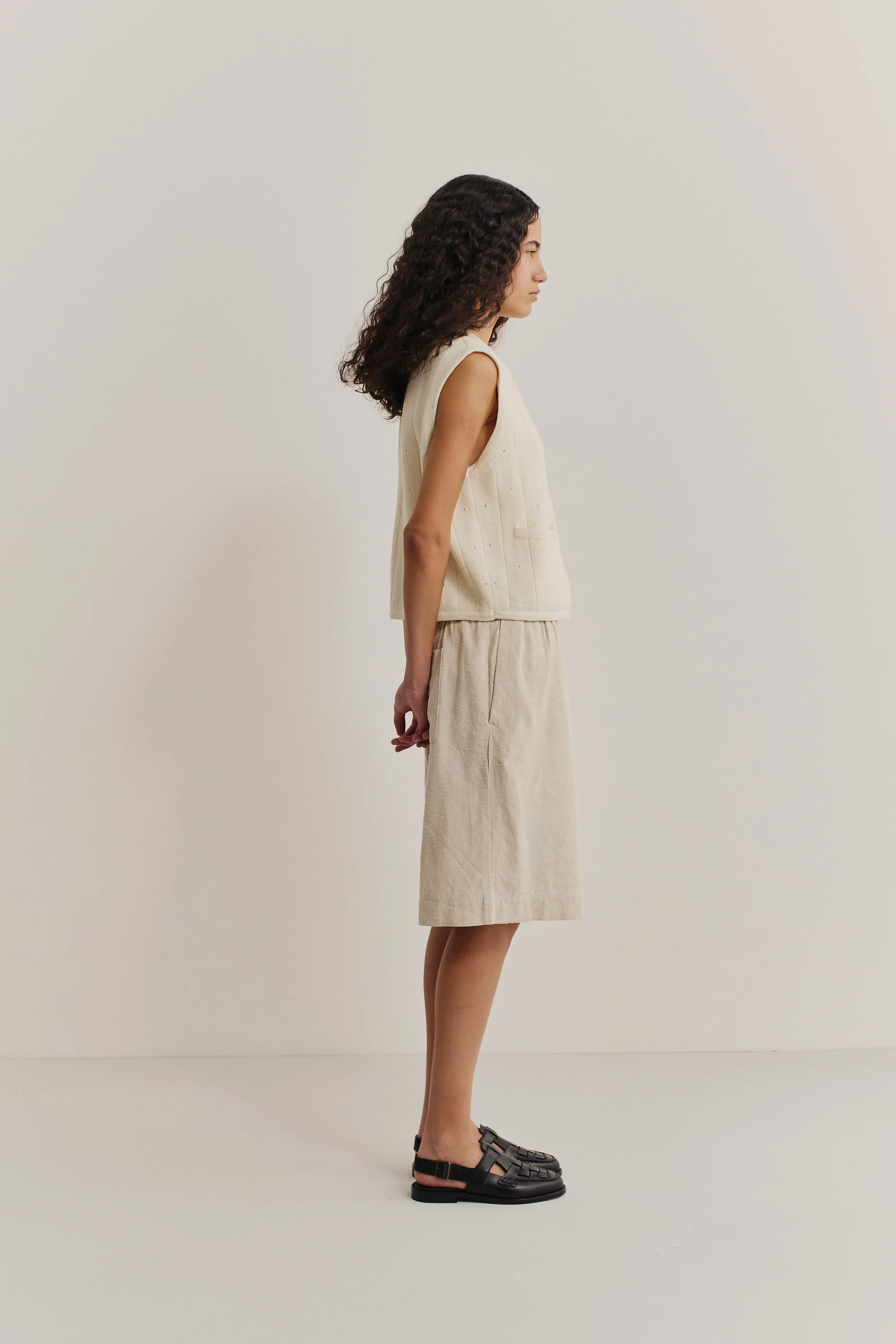 MERU KNIT VEST - Image 8