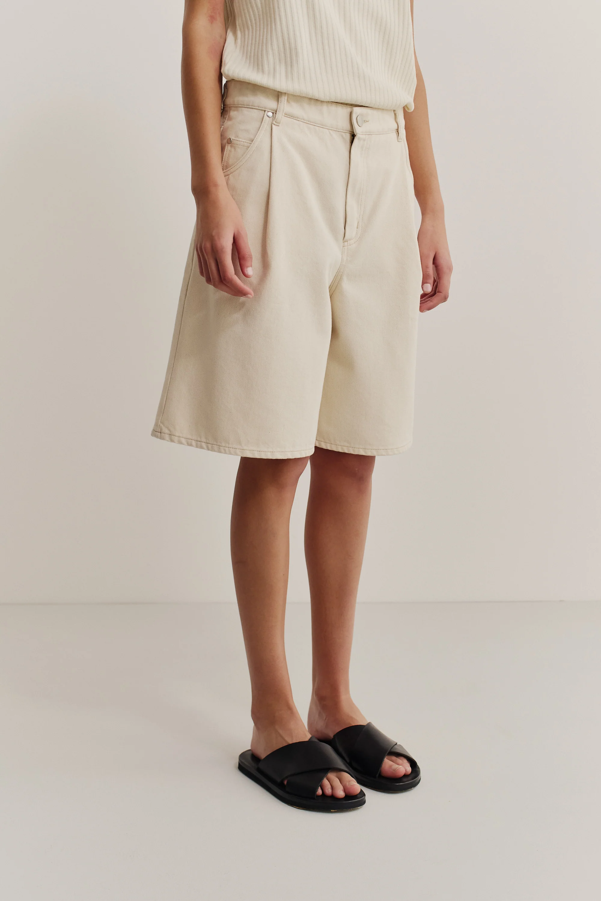 PEMBA PLEATED SHORTS - Image 3