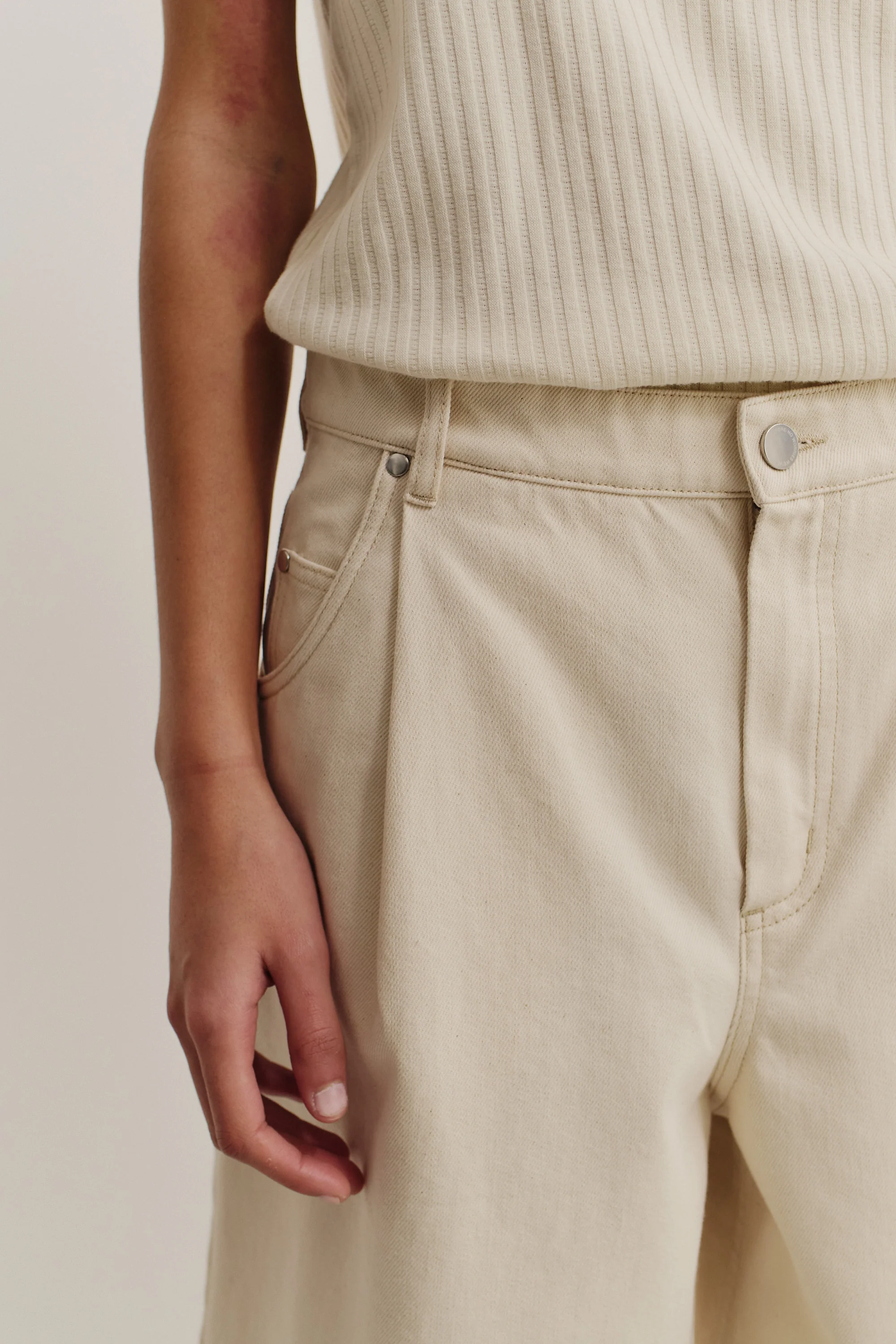 PEMBA PLEATED SHORTS - Image 7