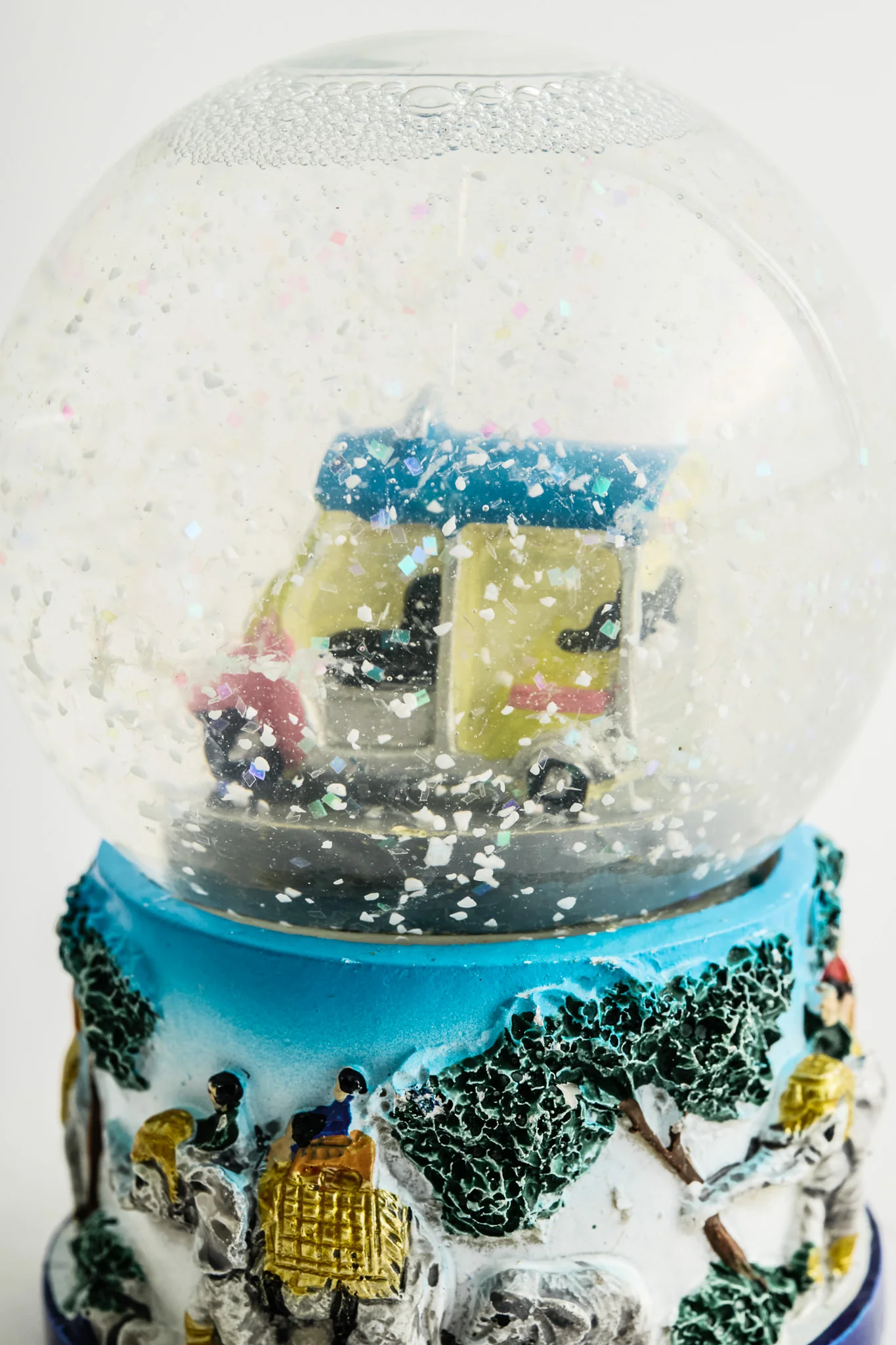 Tuk-Tuk Snow Globe - Image 3