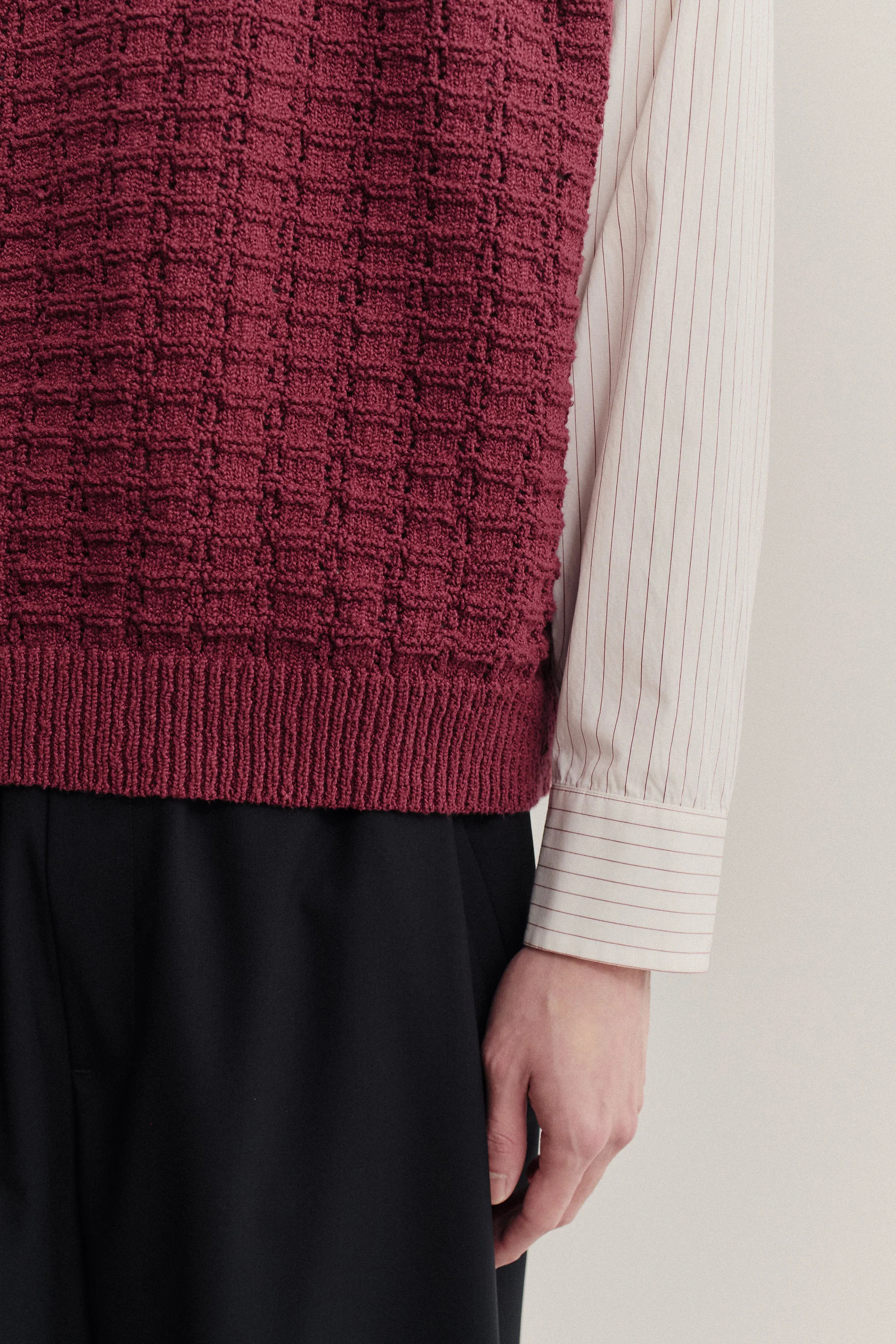 TEMBE KNIT VEST - Image 7