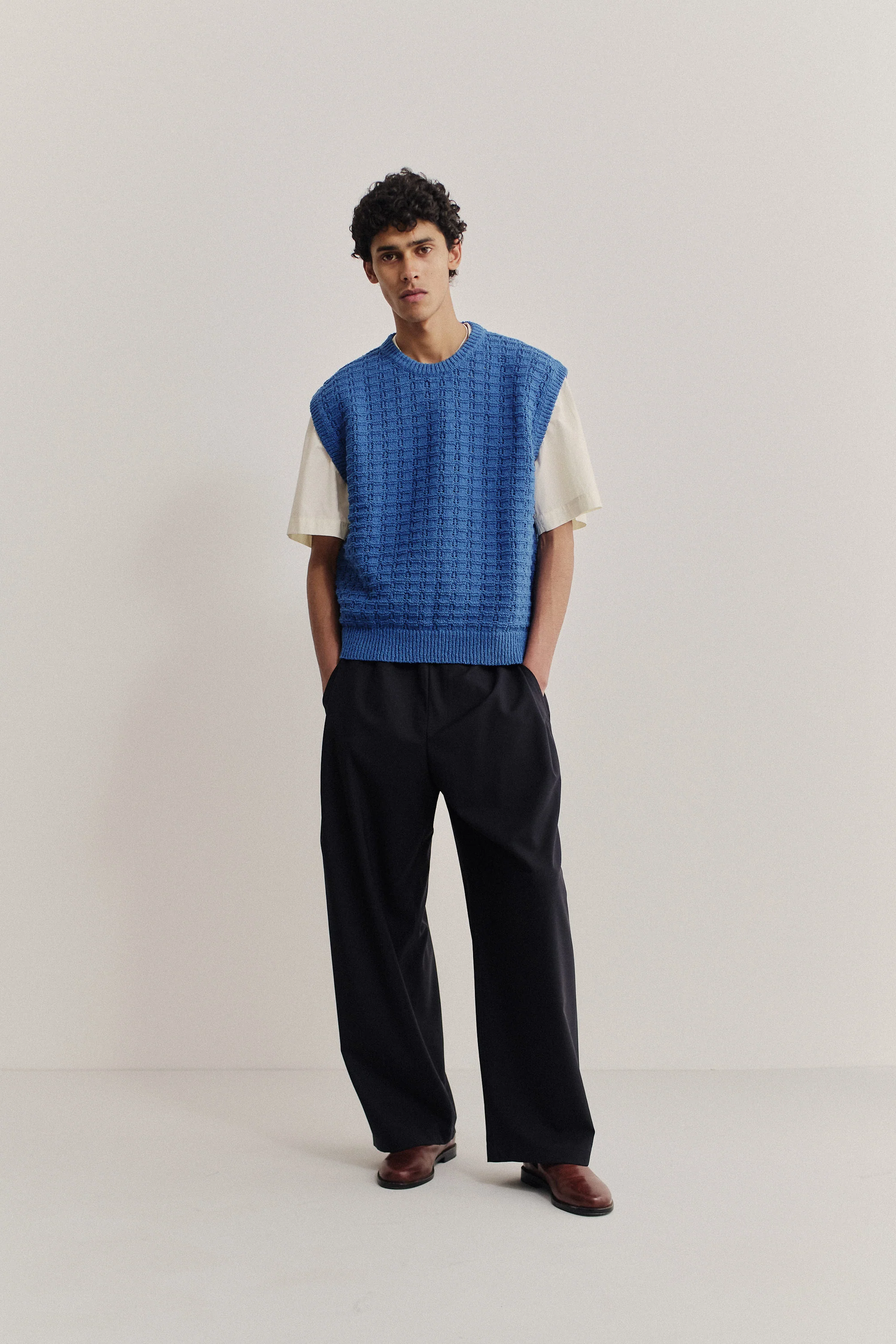 TEMBE KNIT VEST - Image 3