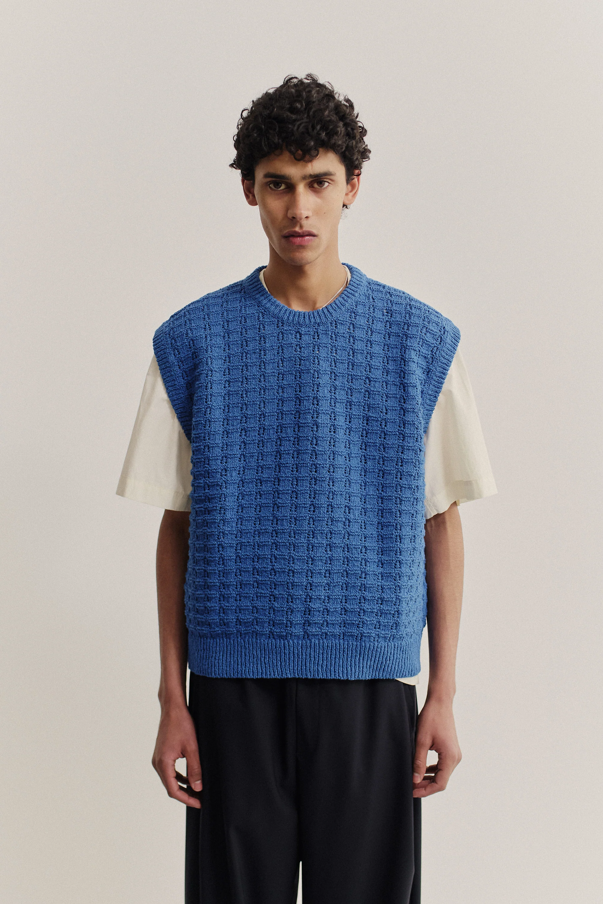 TEMBE KNIT VEST - Image 4