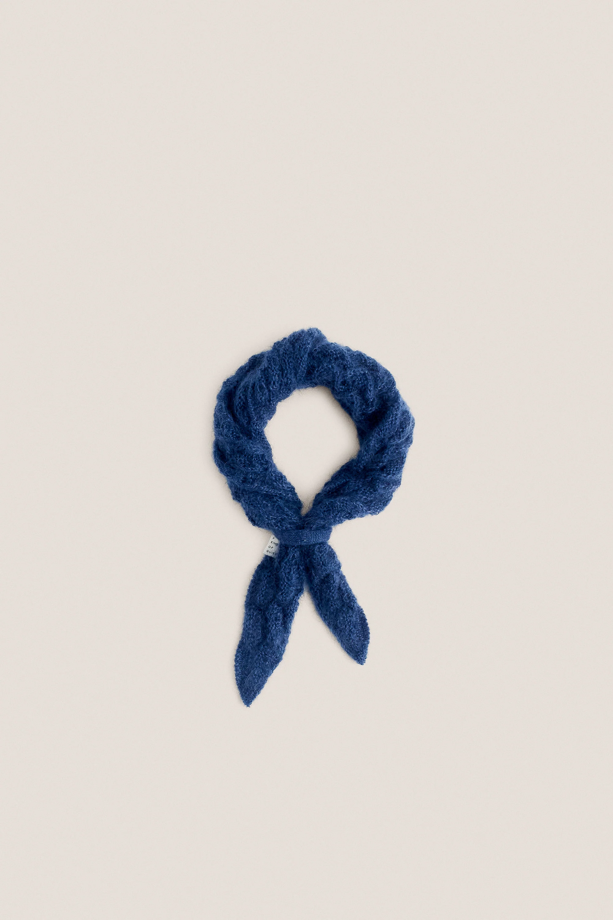 TES TRIANGLE SCARF - Image 2